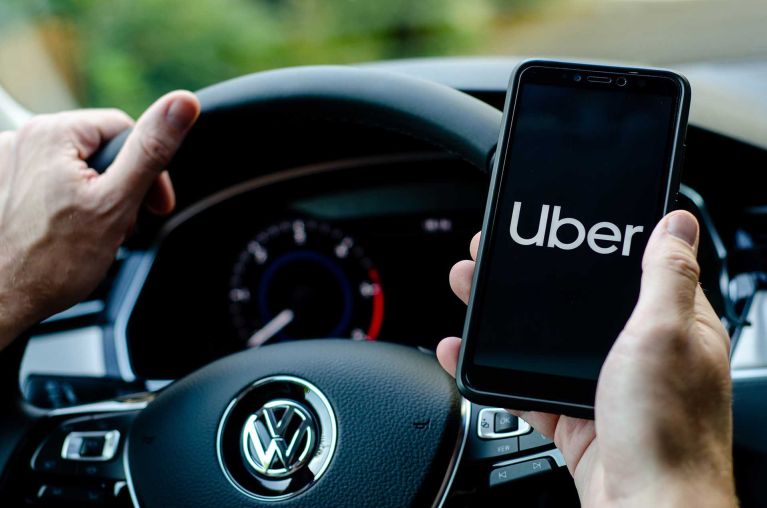 Pert indítottak az Uber-sofőrök a vállalat ellen
