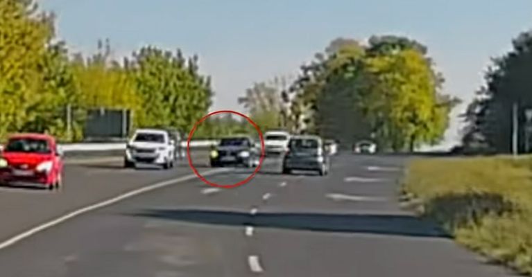 Mindenkit lesokkolt az ámokfutó BMW-s: életveszélyes manőverek után a szembesávban ragadt