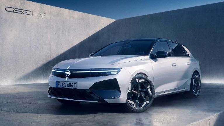 Opel Astra GSE Line – Párizsban debütál a sportos kompakt villám