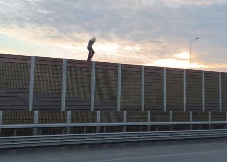 Nem akartak hinni a szemüknek az M0-son – videón a jelenet