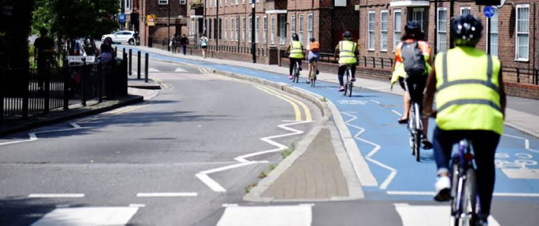 Új rakodó- és parkolóhelyeket, és biciklimentes járdákat alakítottak ki a József körúton