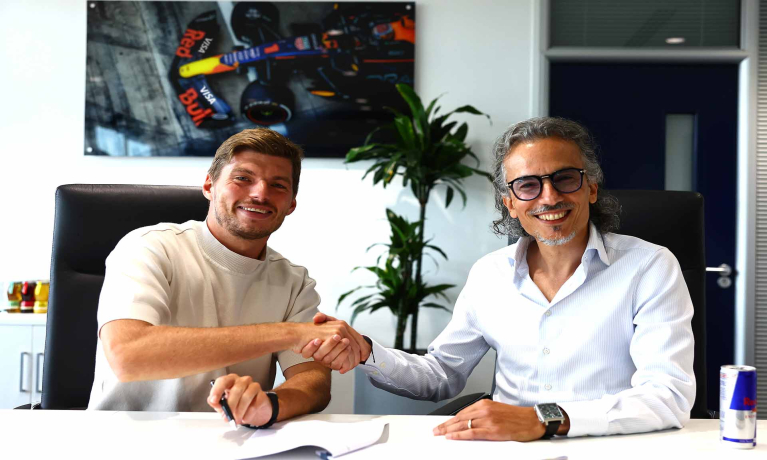 Max Verstappen a 2030-as Formula–1-es szezon végéig meghosszabbította szerződését az Oracle Red Bull Racinggel