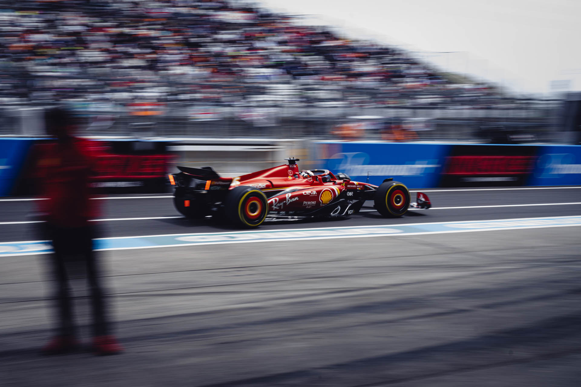 240043-scuderia-ferrari-japanese-gp-saturday abb78b5c-f2c4-4519-b3bb-7f23ab4fa23a