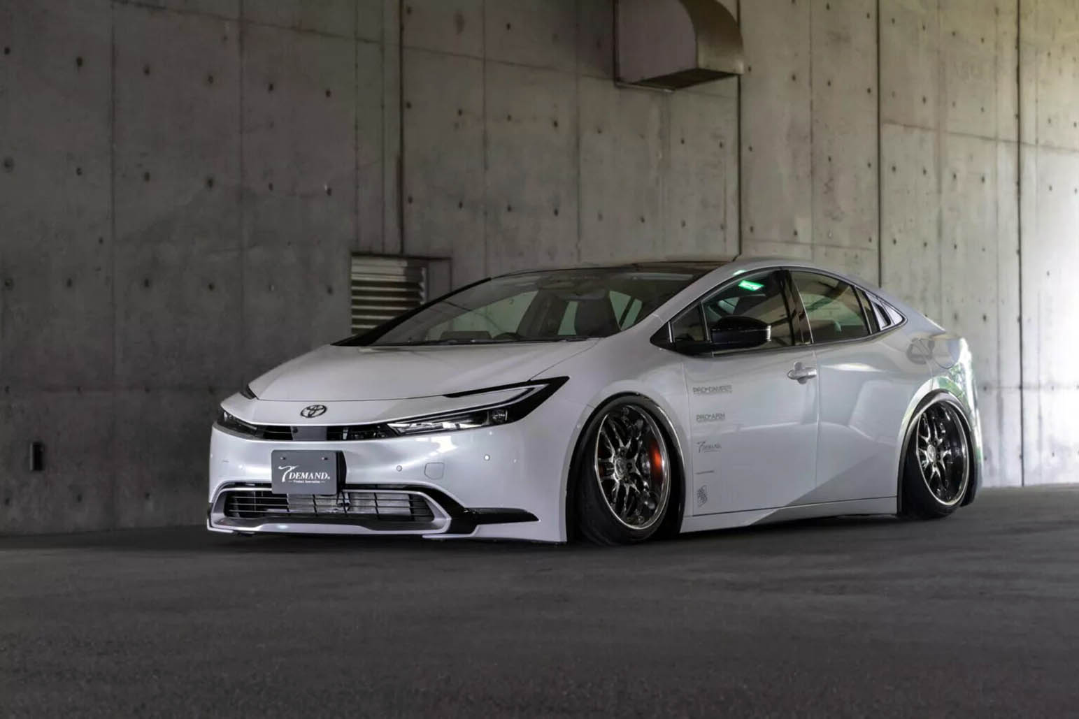 toyota-prius-t-demand 2