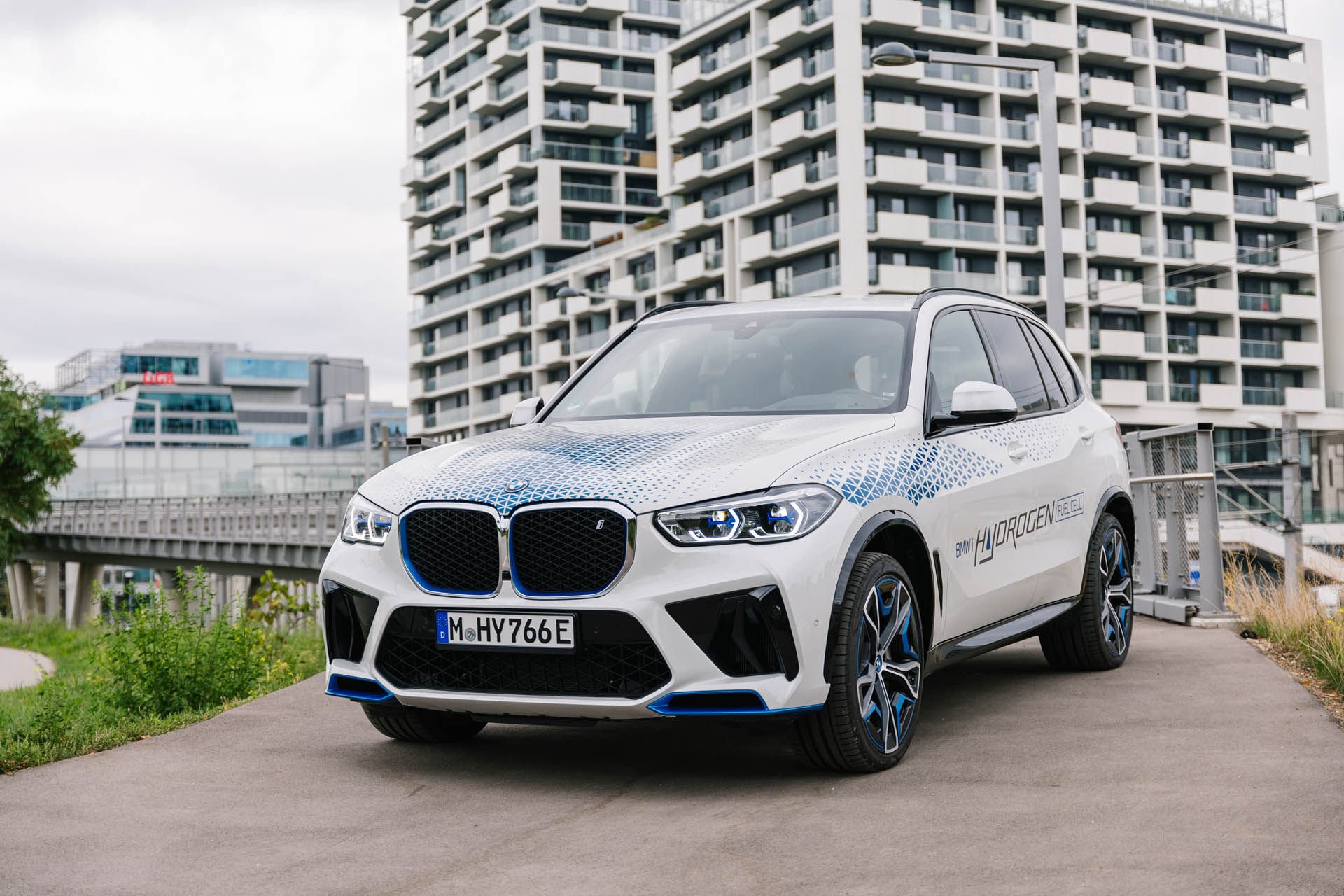 bmw-ix5-hydrogen-in-austria 01