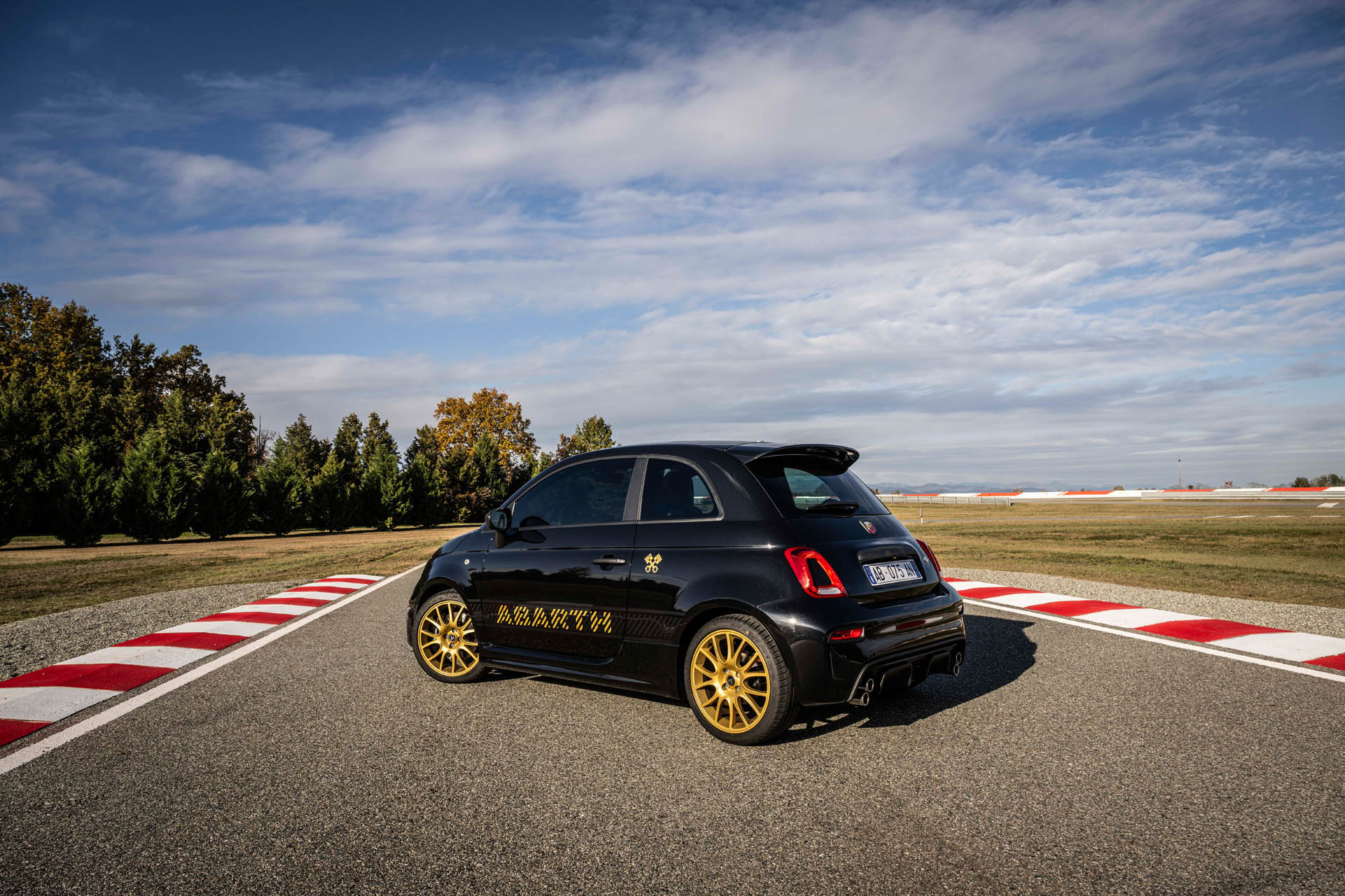 Abarth 75 Anniversario 13