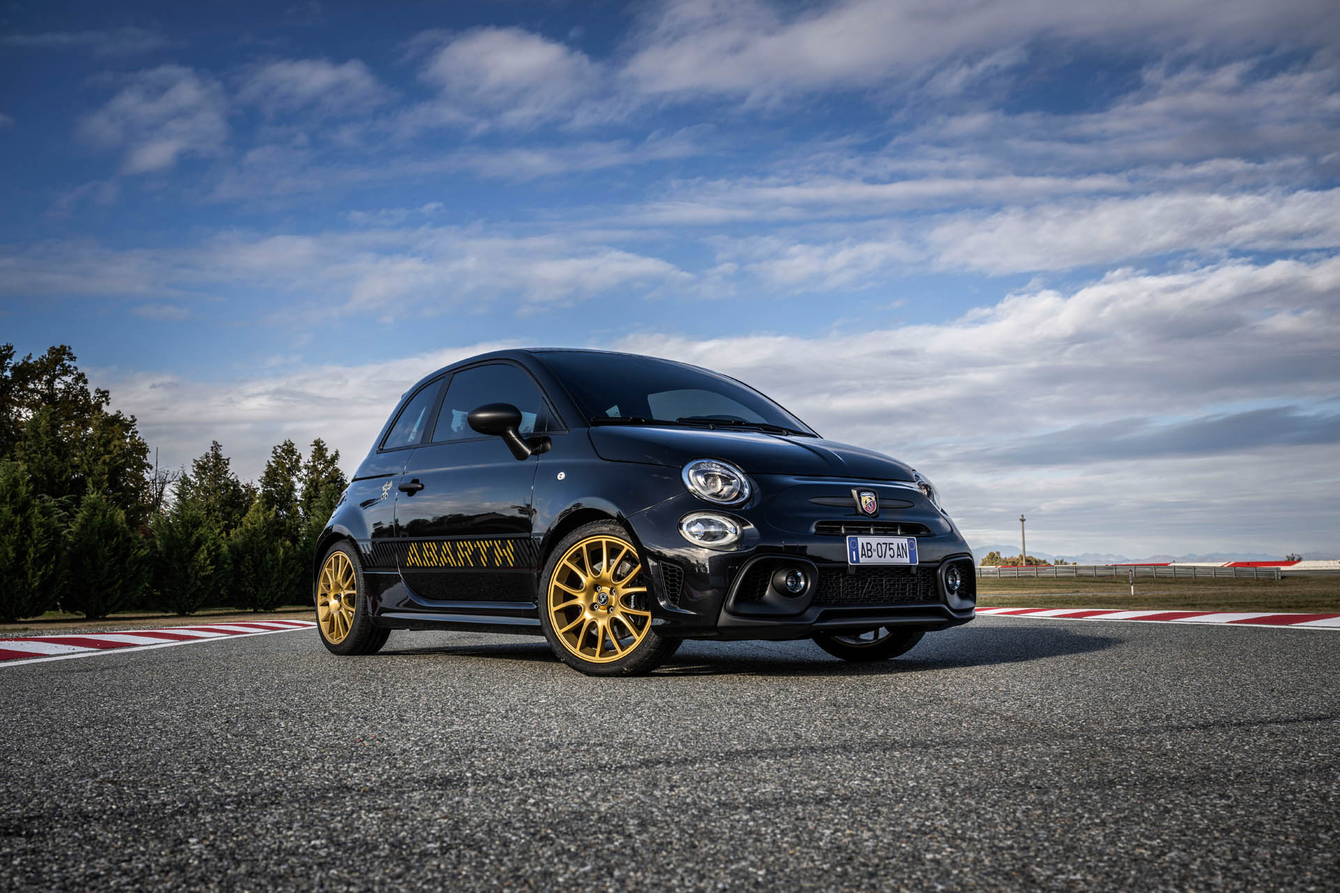 Abarth 75 Anniversario 16
