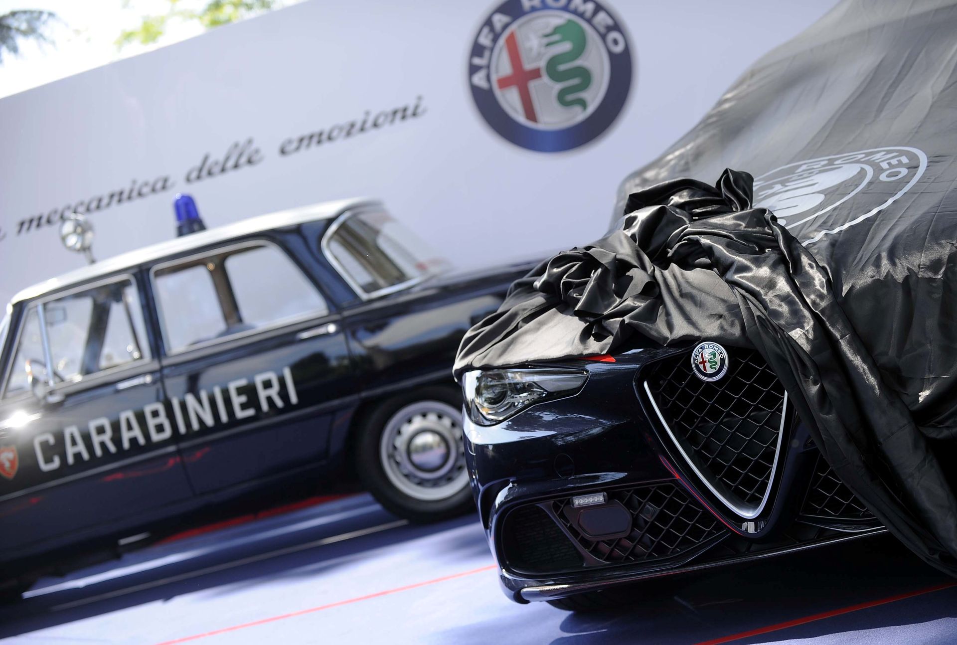 ConsegnadellAlfaRomeoGiuliaQuadrifoglioallArmadeiCarabinieri052016