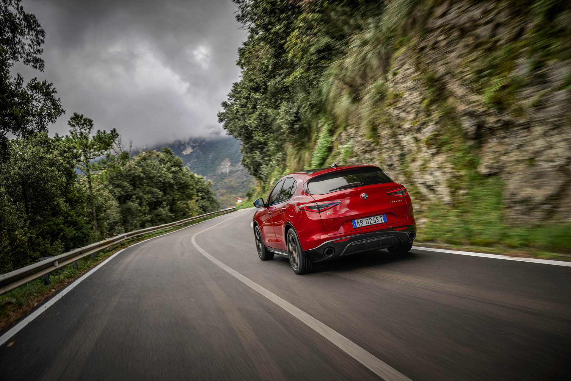 Alfa Romeo Stelvio Intensa 01