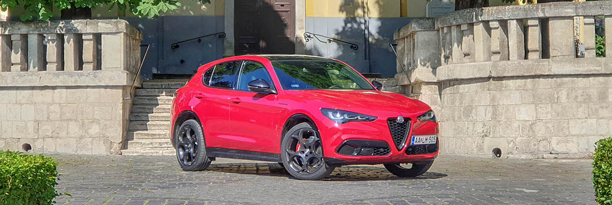 Alfa Romeo Stelvio MY23 Competizione nyito