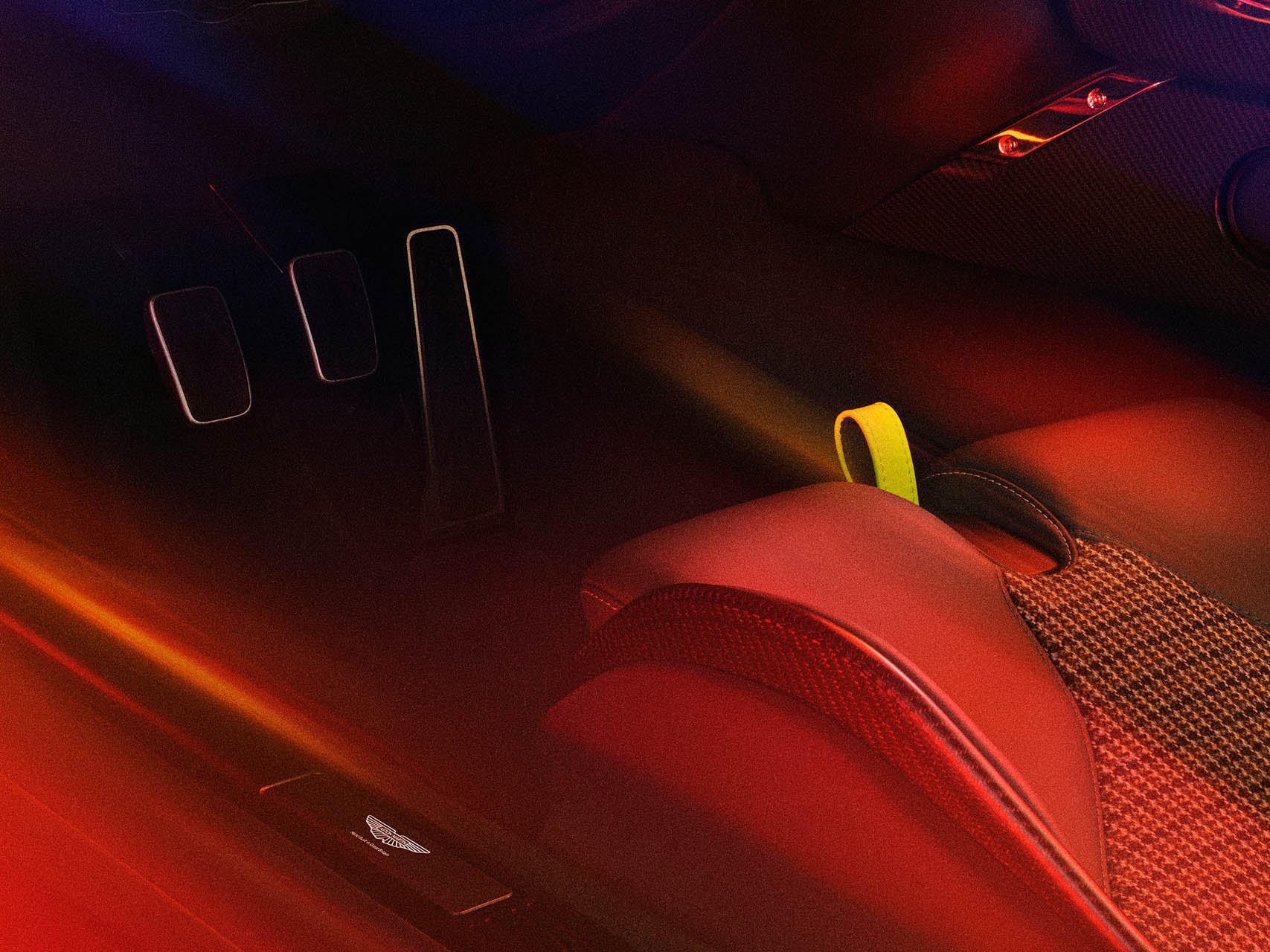 Aston Martin Valour 10