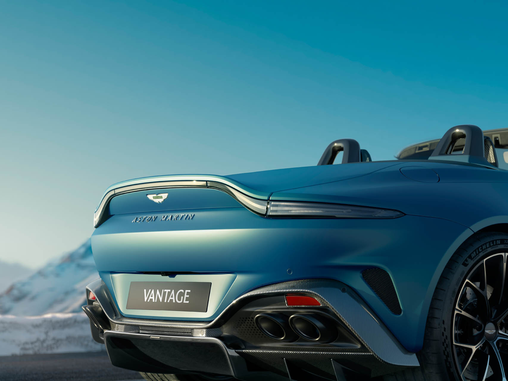 Aston Martin Vantage Roadster 19