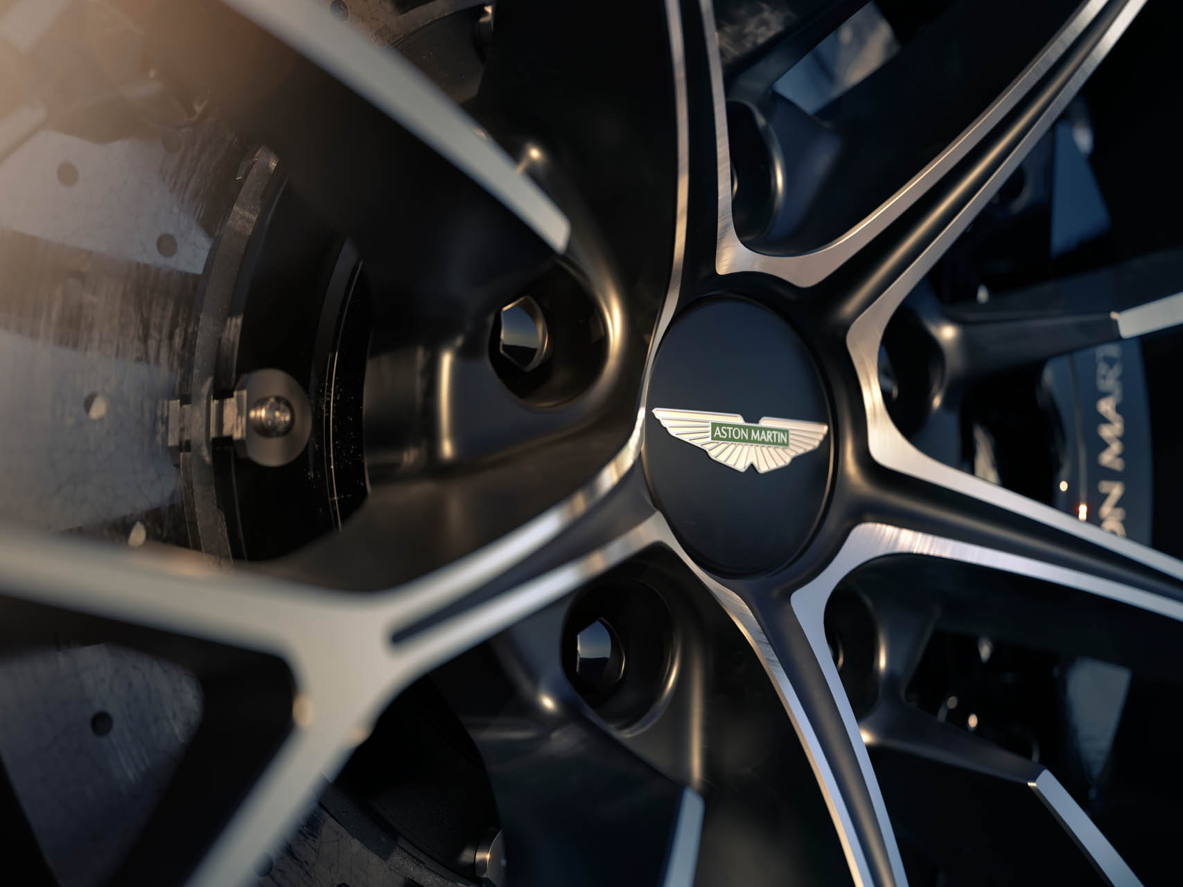 Aston Martin Vantage Roadster 24