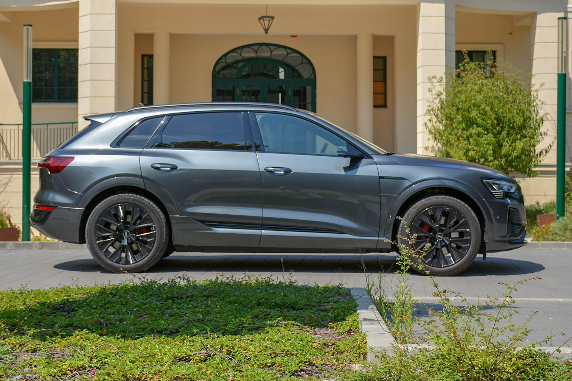 Audi Q8 e-tron S-Line 55 quattro 17