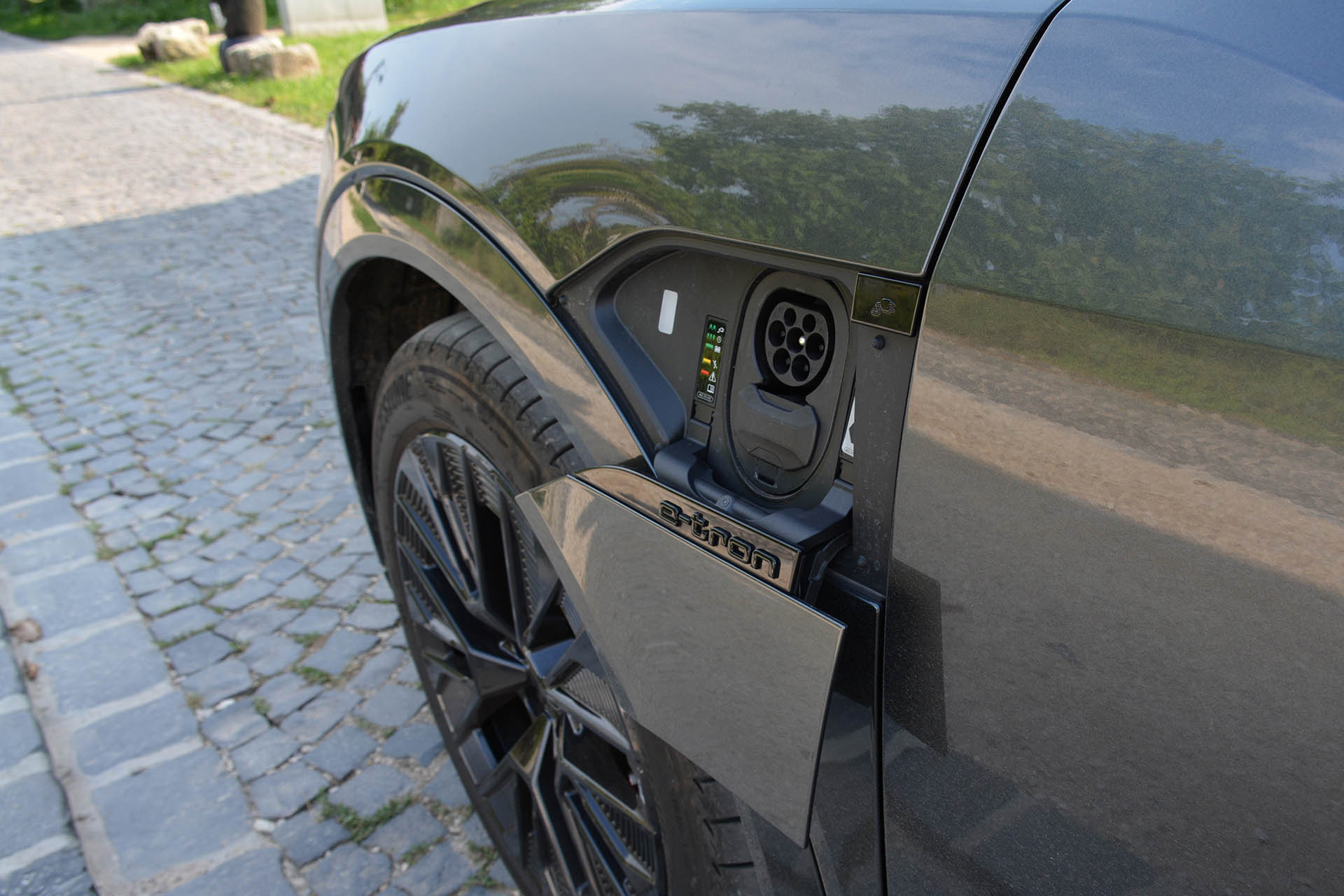Audi Q8 e-tron S-Line 55 quattro 21