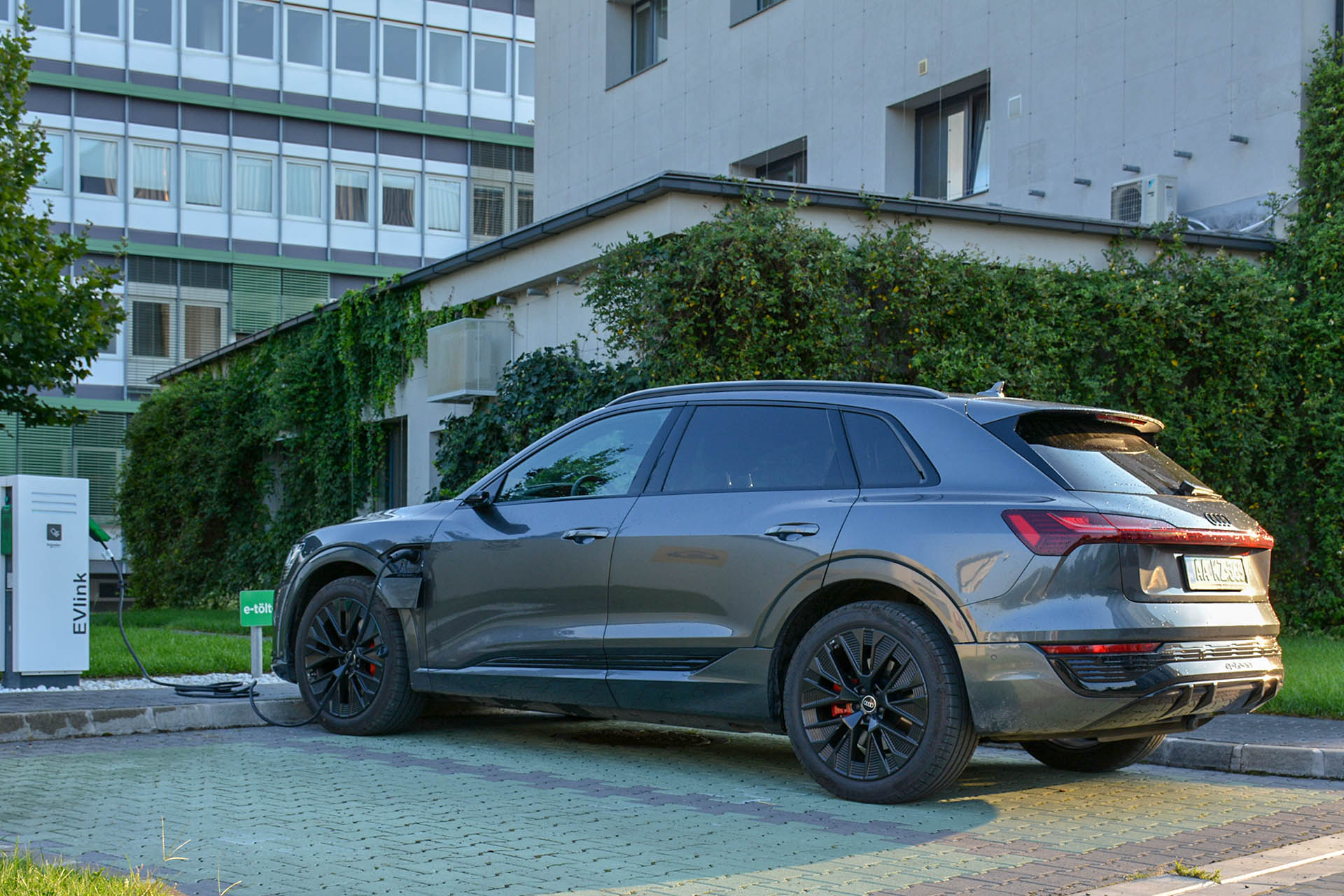 Audi Q8 e-tron S-Line 55 quattro 23