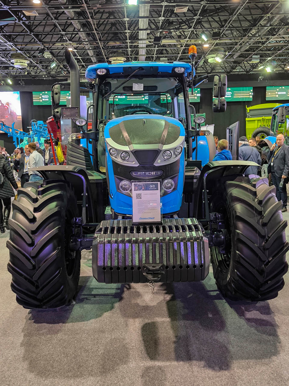 axial sajtotajekoztato 02