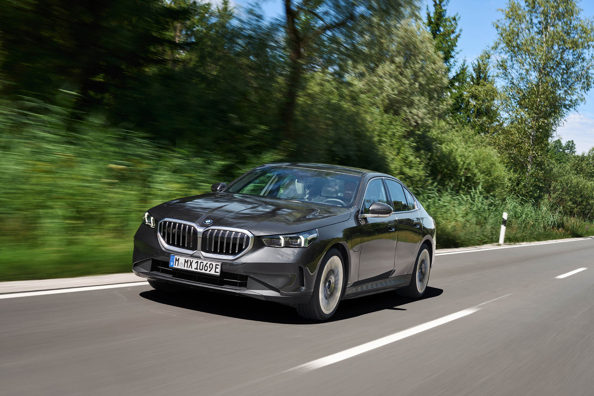 BMW 530e 2023 07