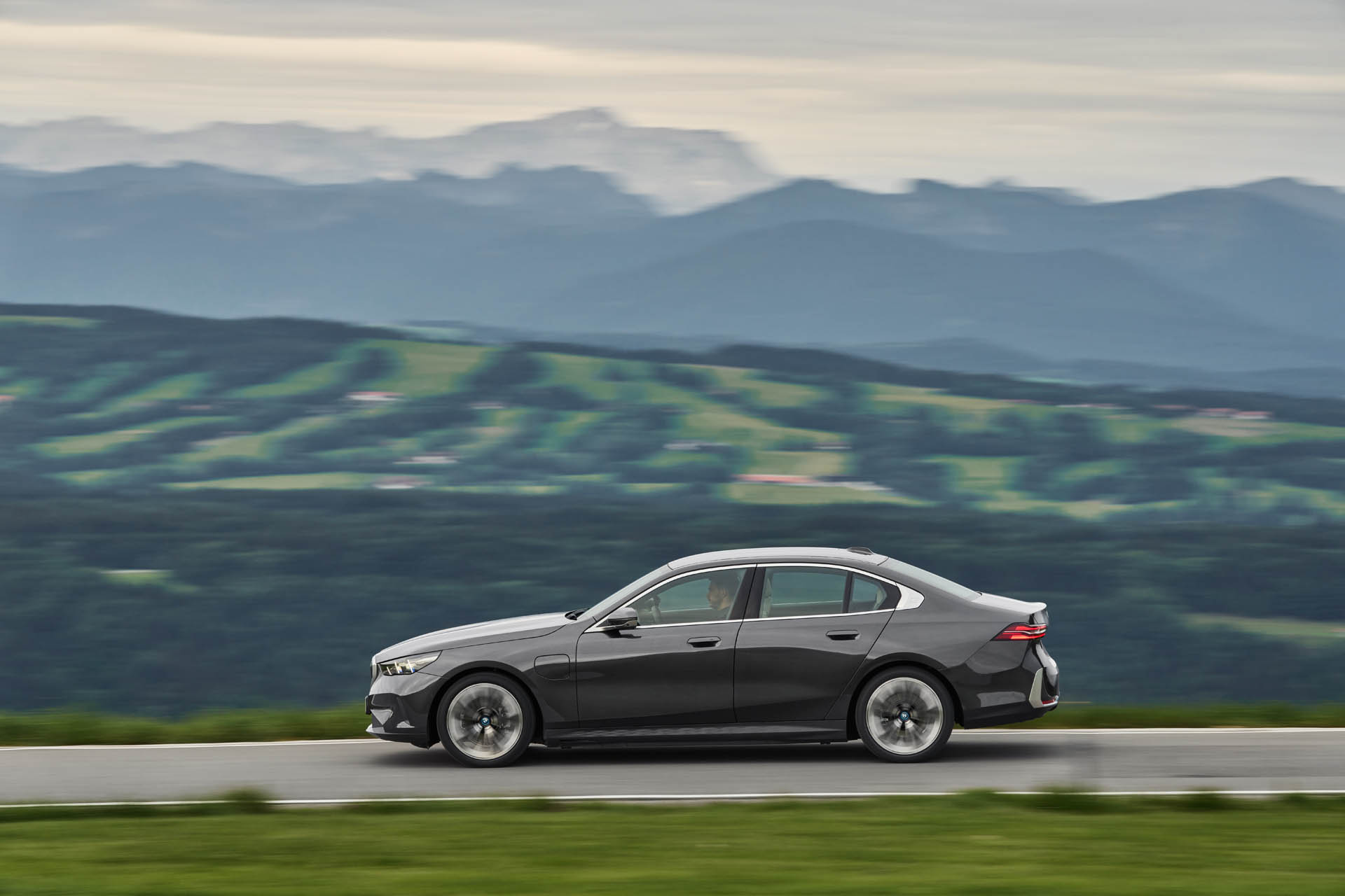 BMW 530e 2023 08