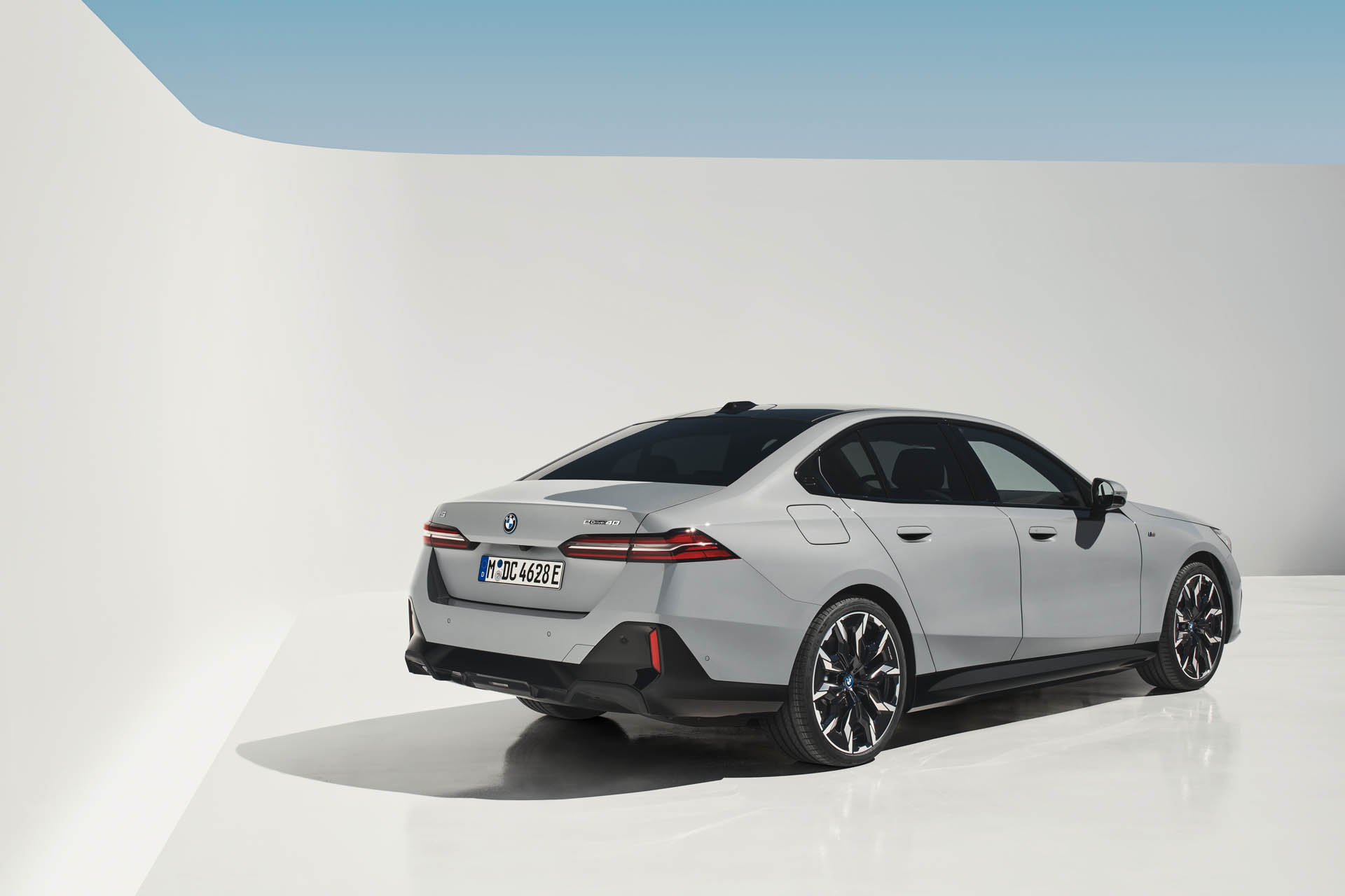 BMW i5 eDrive40 08
