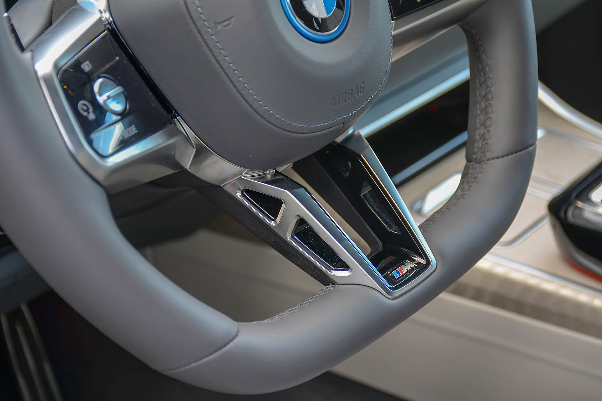 BMW i7 xDrive60 19
