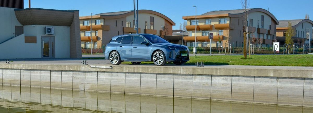 BMW iX xDrive60 nyito