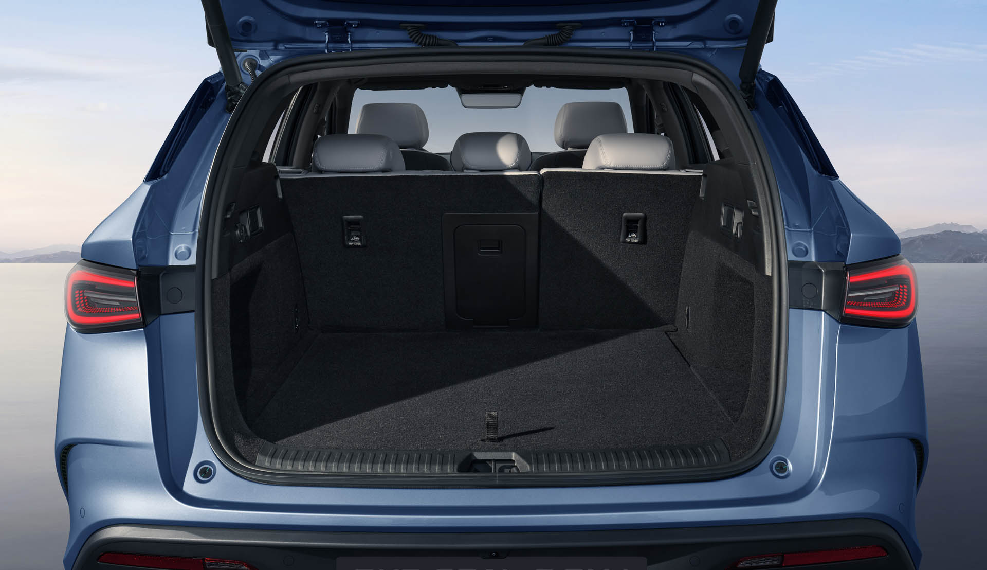 12 SEAL 6-DM-i LHD Interior Trunk space download JPG 5000PX RGB