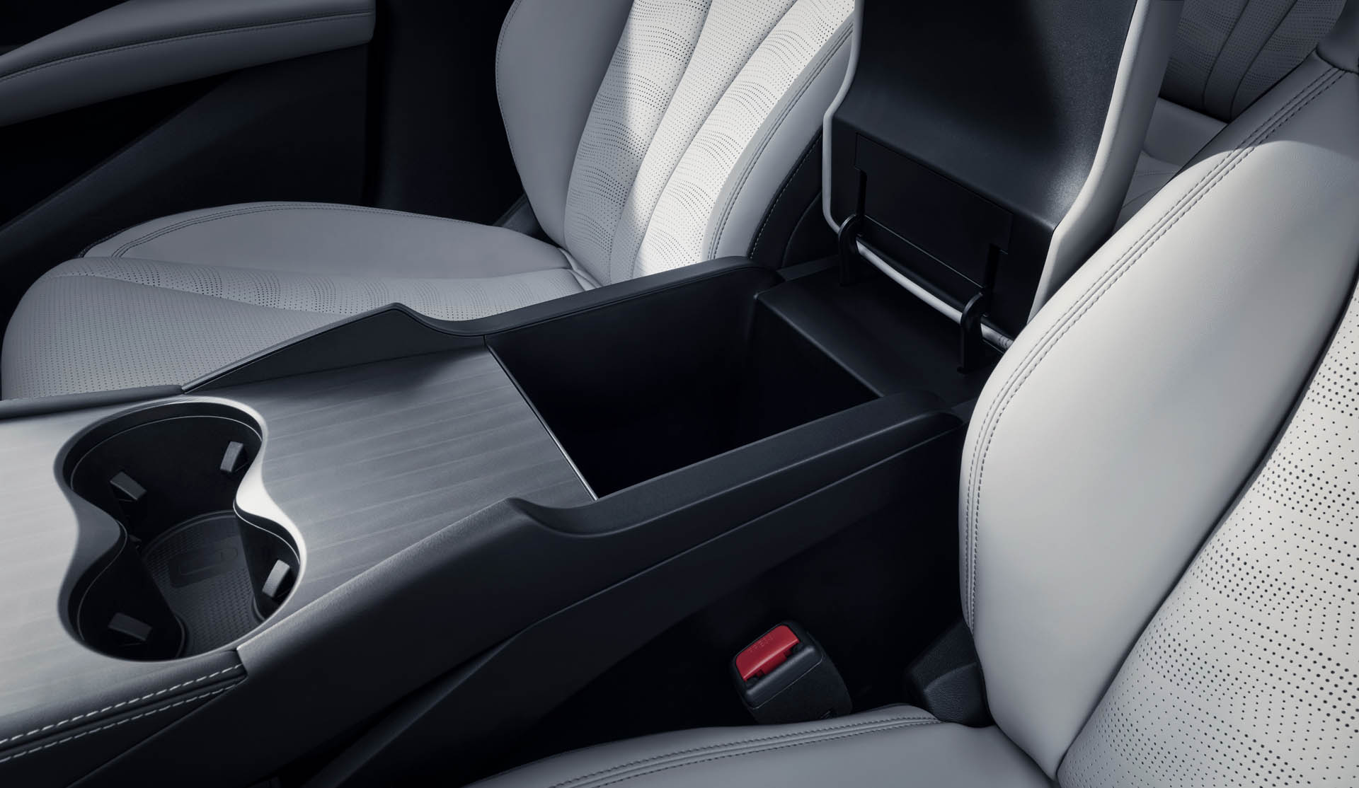 17 SEAL 6-DM-i LHD Interior Main and passenger storage download JPG 5000PX RGB