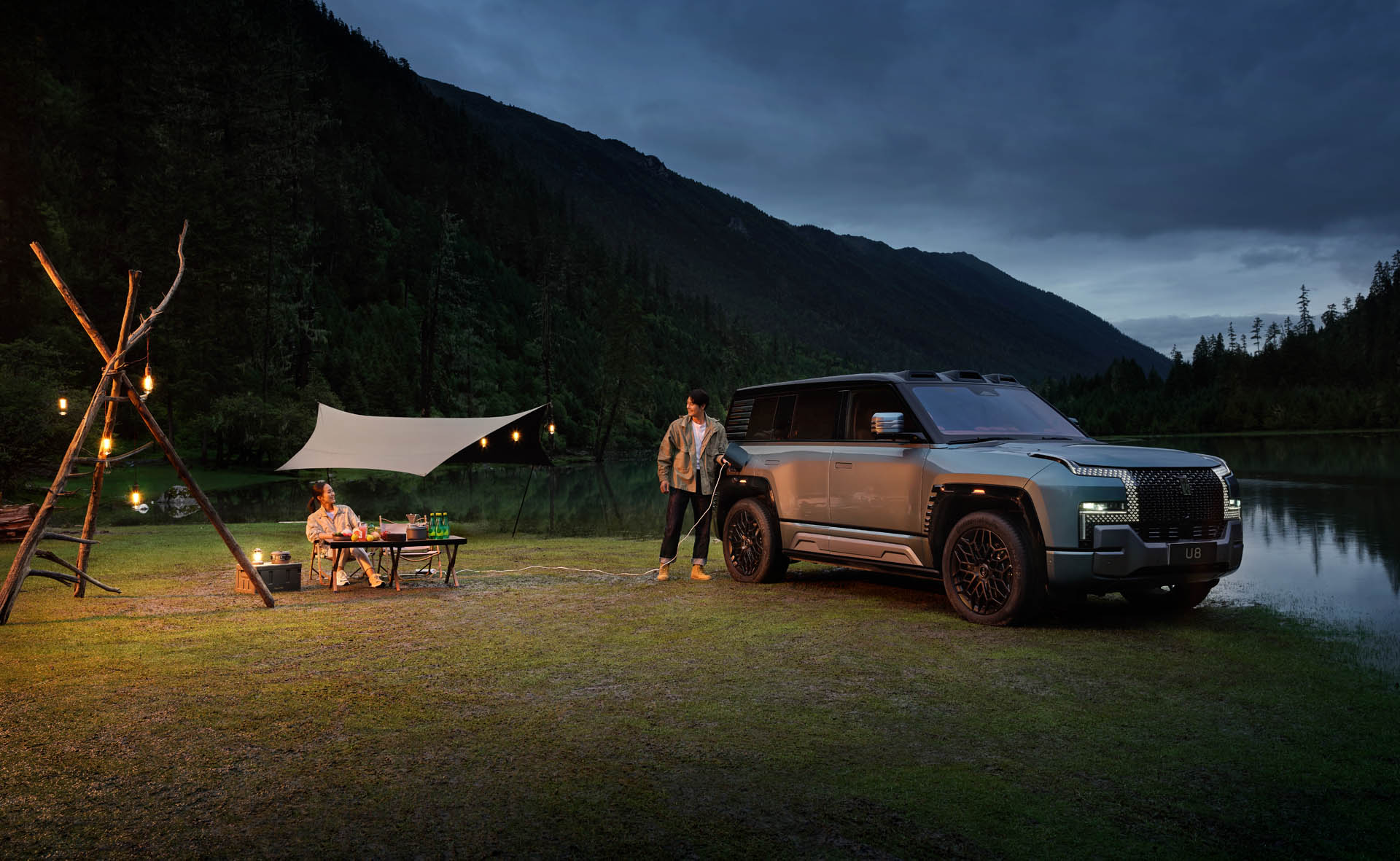 Yangwang U8 camping