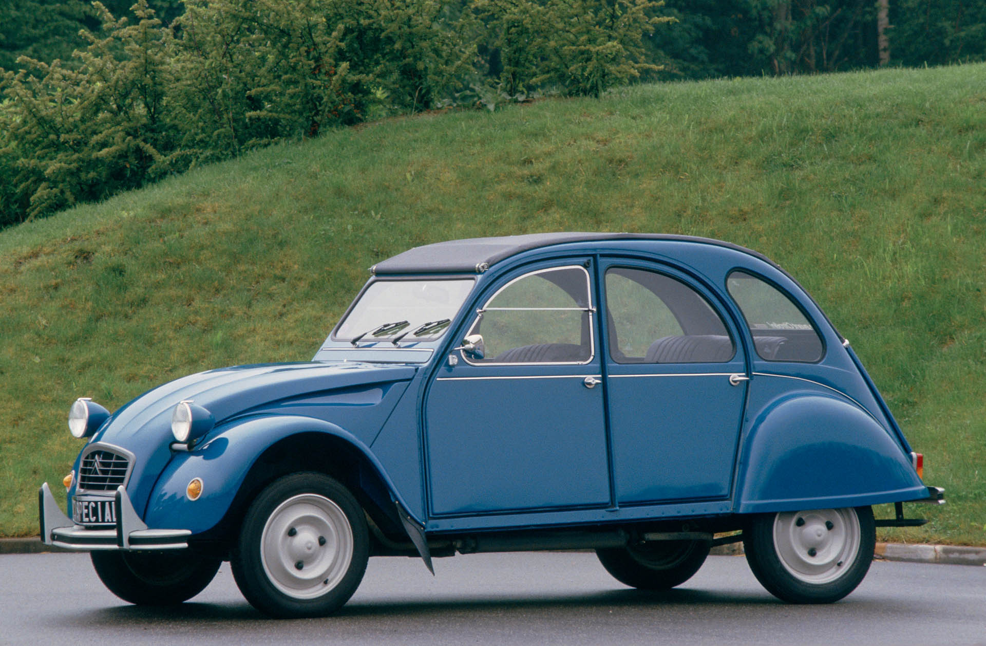Citroen 2CV 6 Special 01