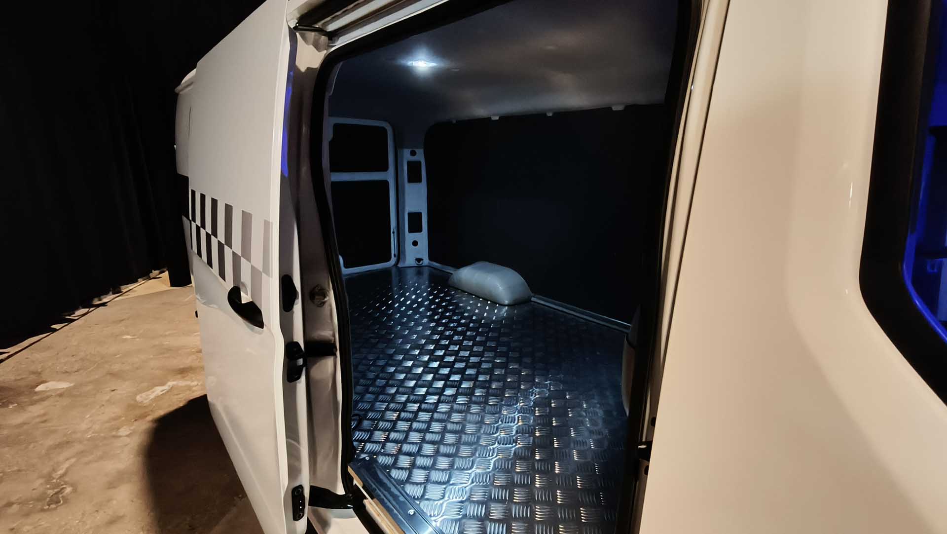 V6E-Exterior 27