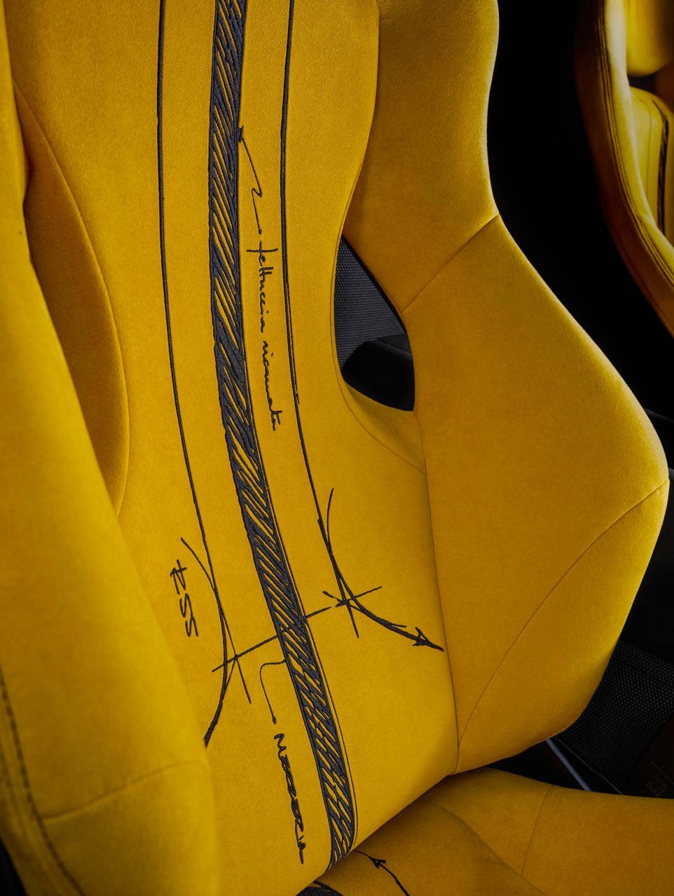Ferrari 812 Competizione Tailor Made 07