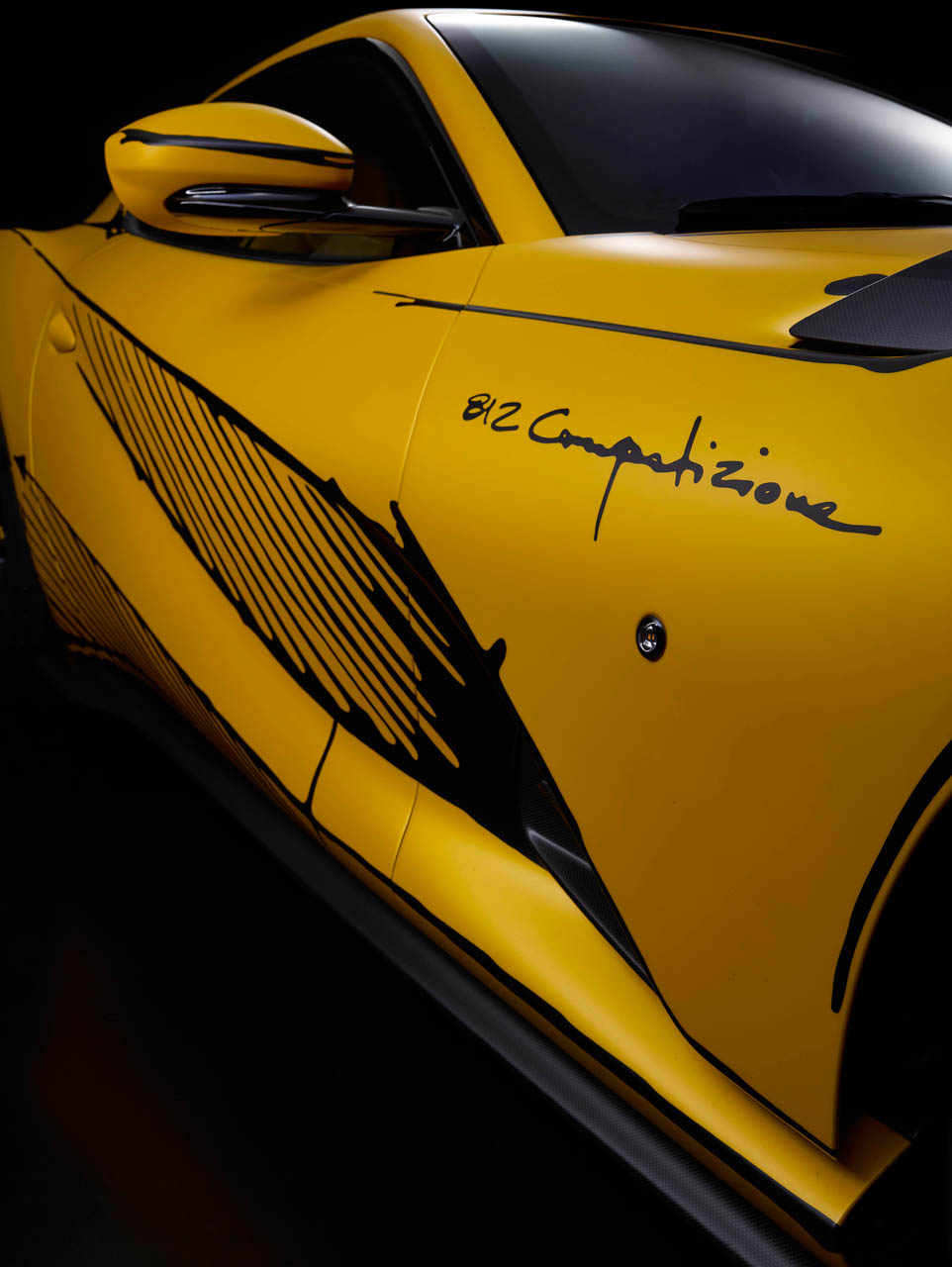 Ferrari 812 Competizione Tailor Made 18