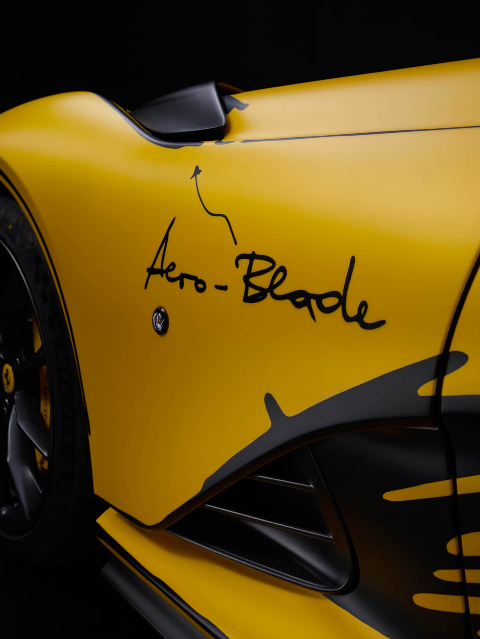 Ferrari 812 Competizione Tailor Made 21