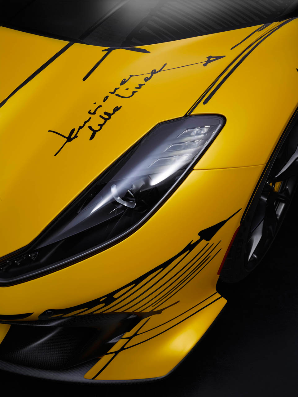 Ferrari 812 Competizione Tailor Made 22