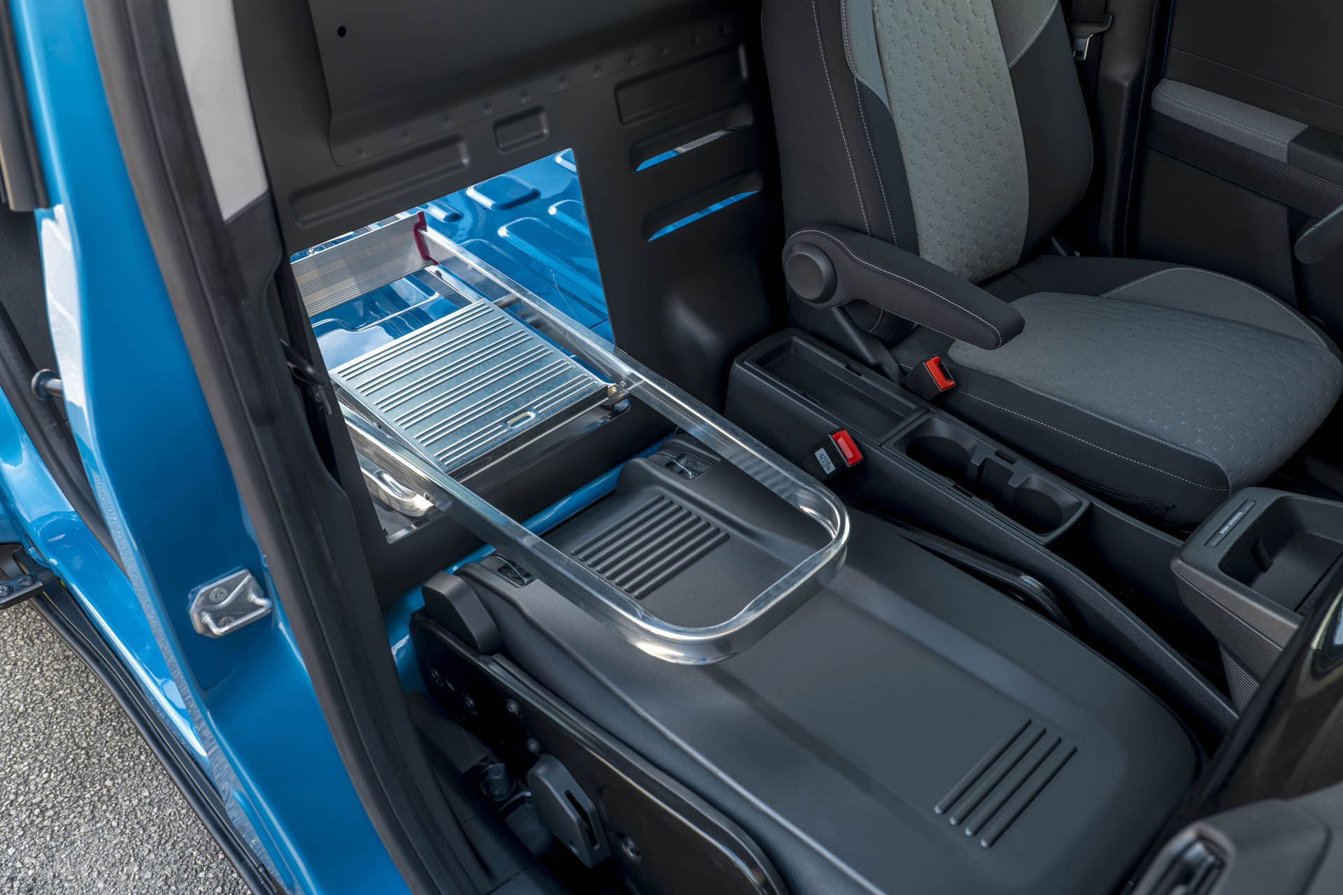 FORD E-TRANSIT COURIER 2023 05