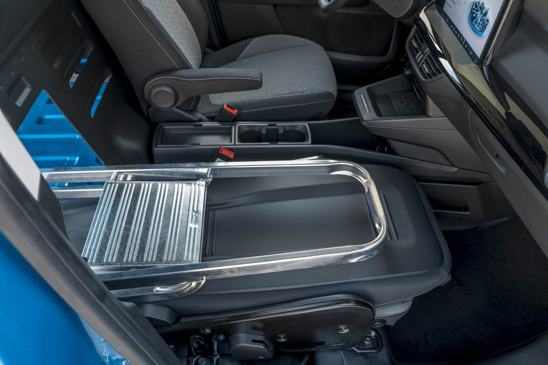 FORD E-TRANSIT COURIER 2023 10