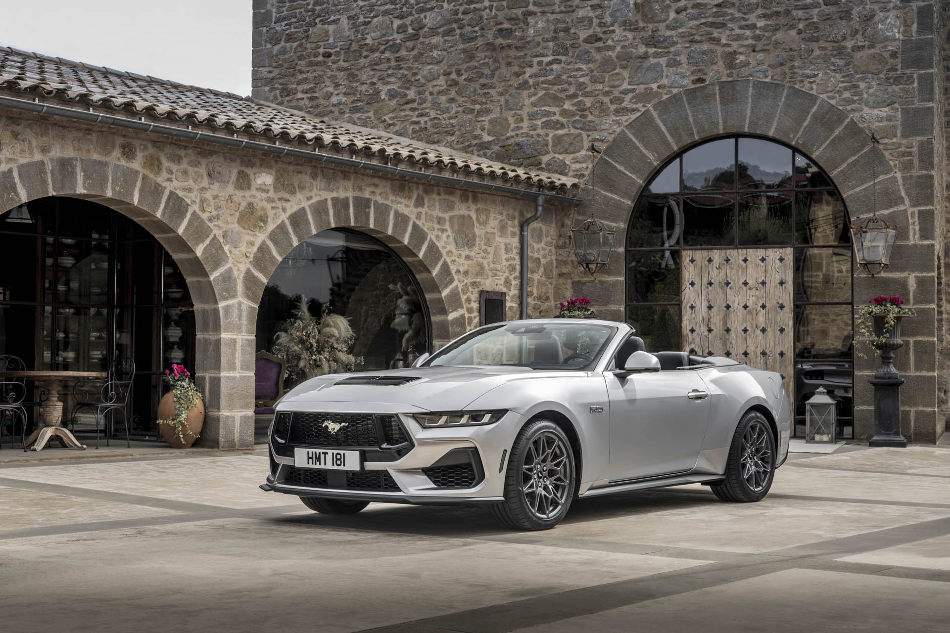 2024 FORD MUSTANG CONVERTIBLE 01