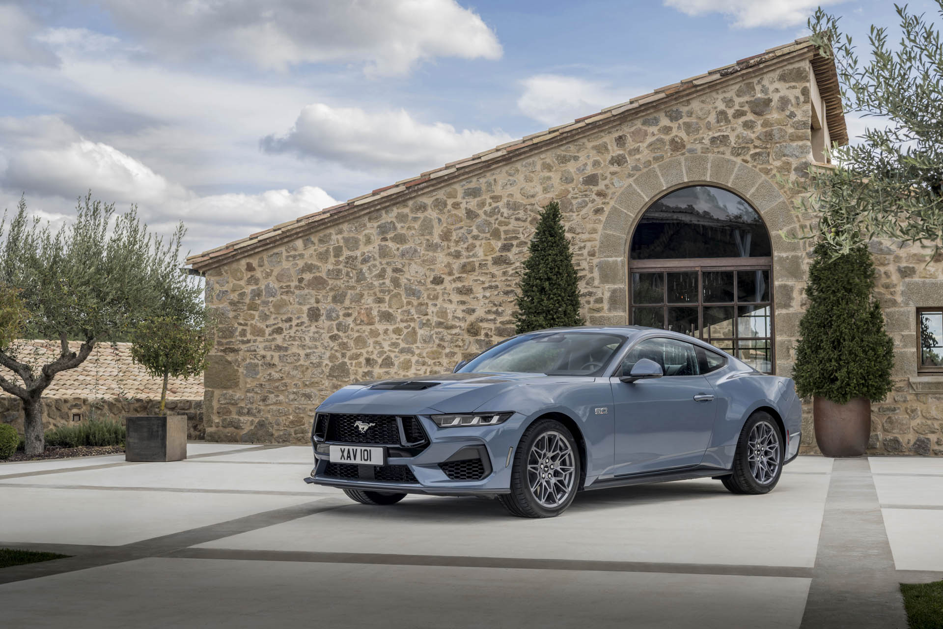 2024 FORD MUSTANG COUPE 01
