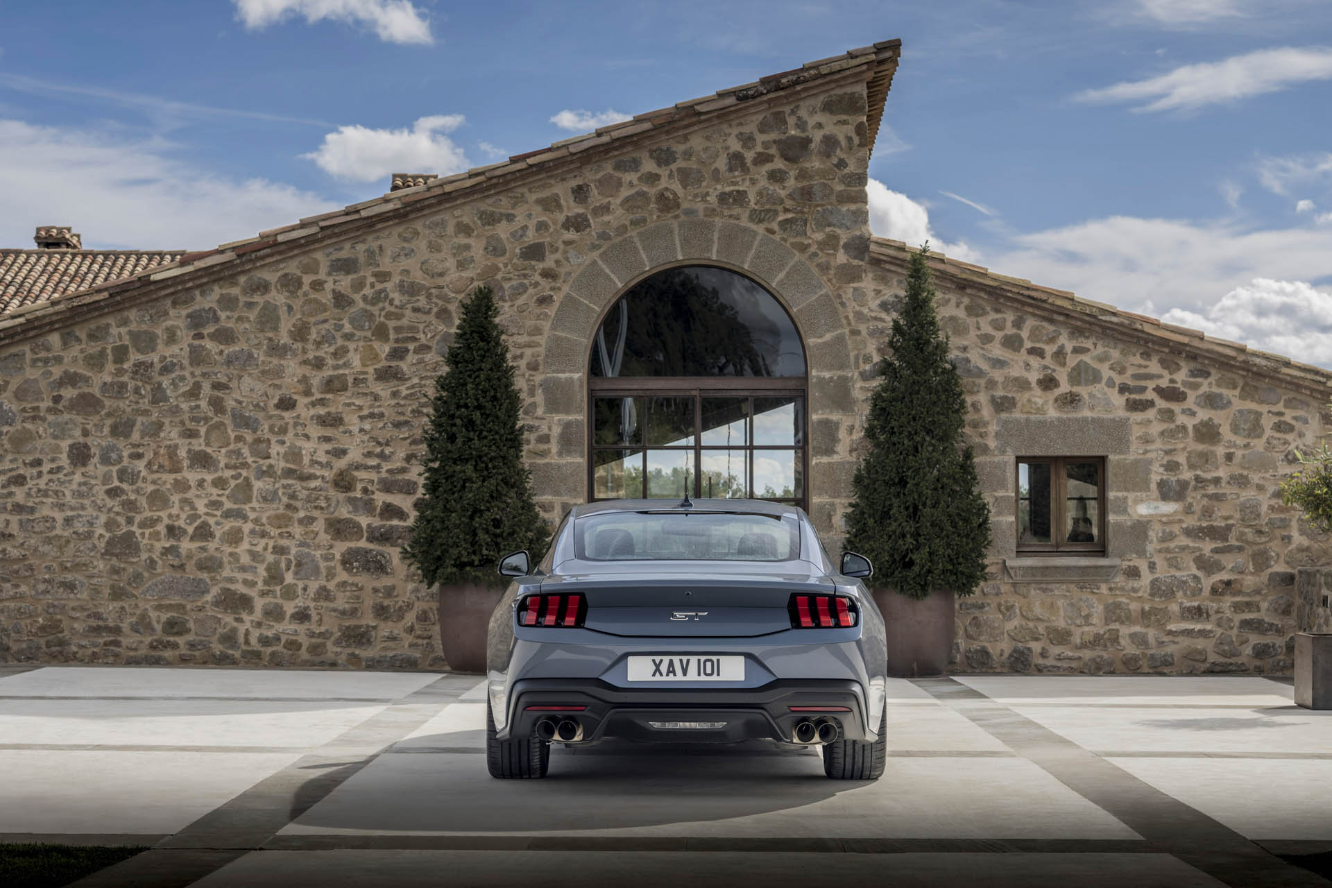 2024 FORD MUSTANG COUPE 03