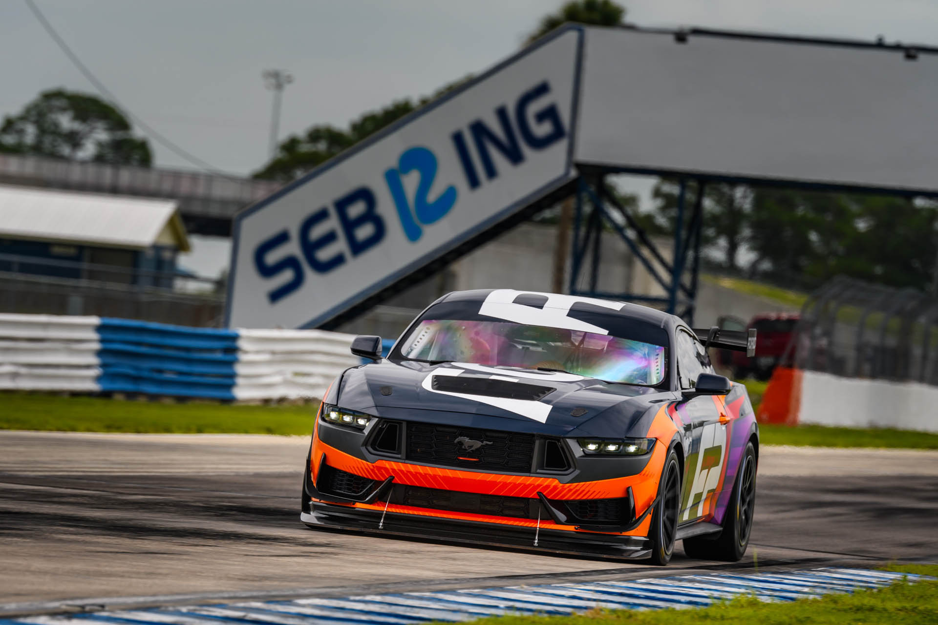 Ford Mustang GT4 14