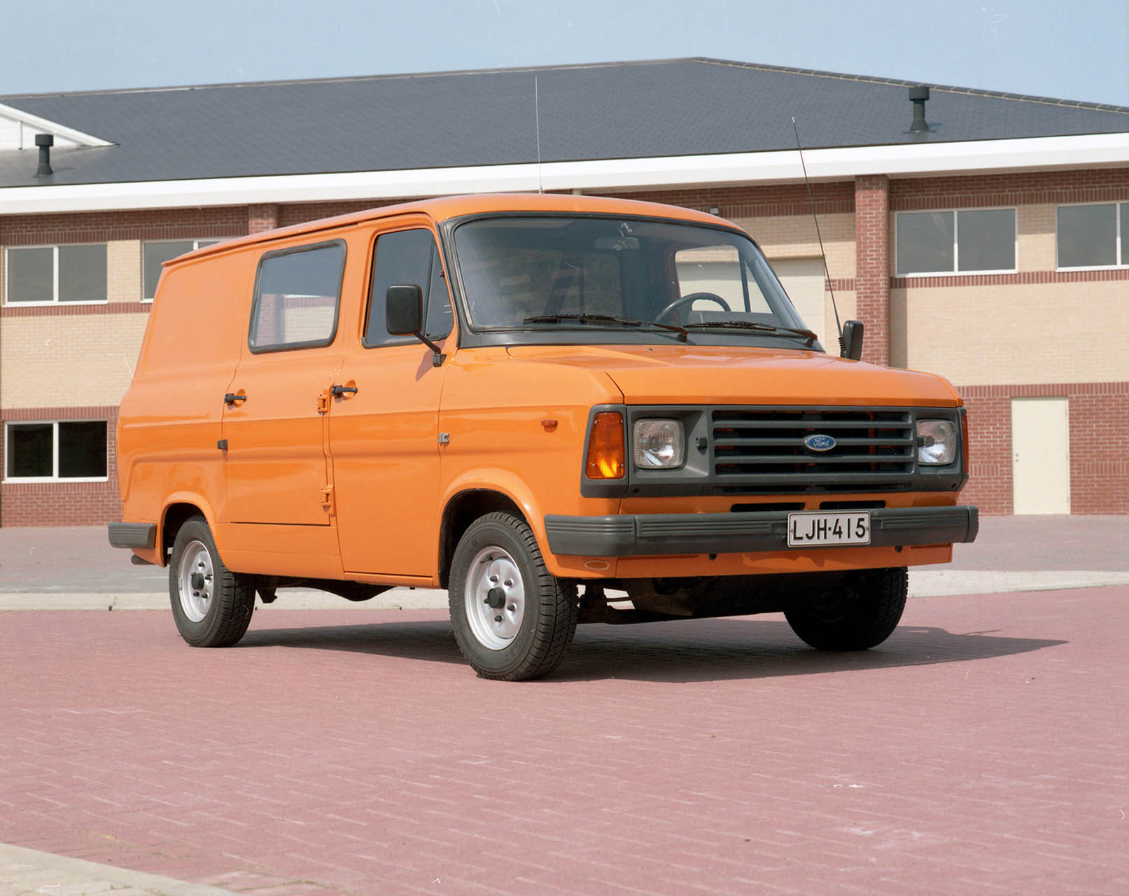 1980-ca 387 ford transit