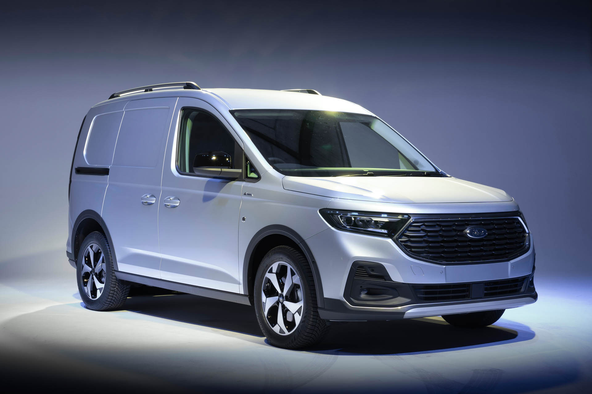 ford TRANSIT CONNECT PHEV SWB 02