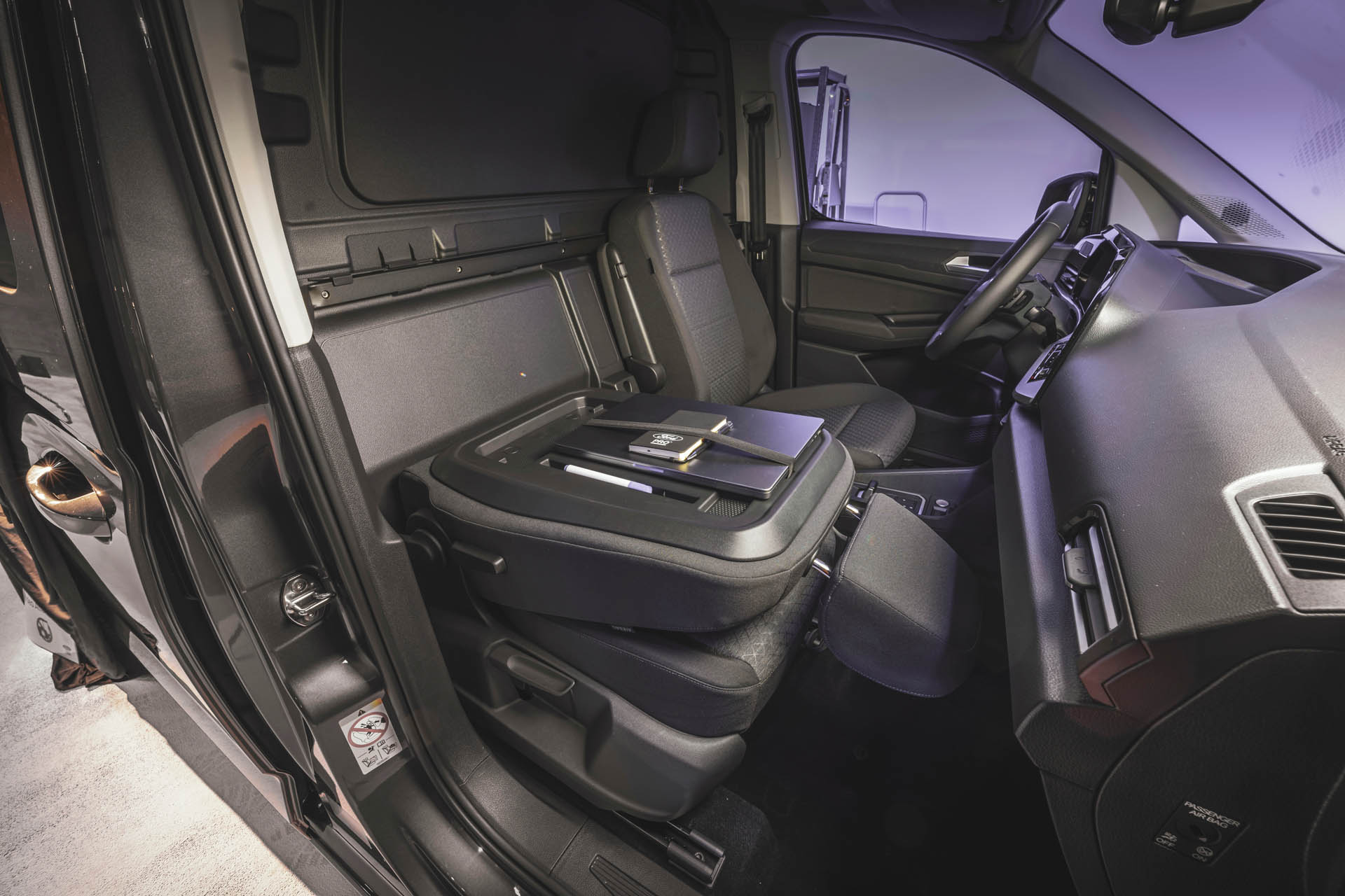 ford TRANSIT CONNECT PHEV SWB 05