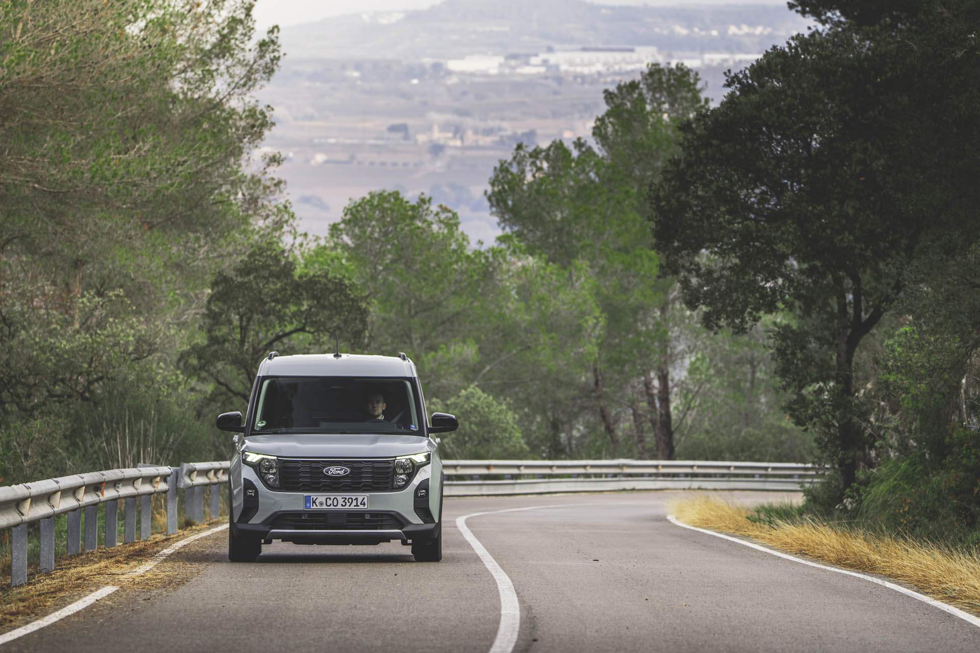 Ford Transit Courier 2024 10
