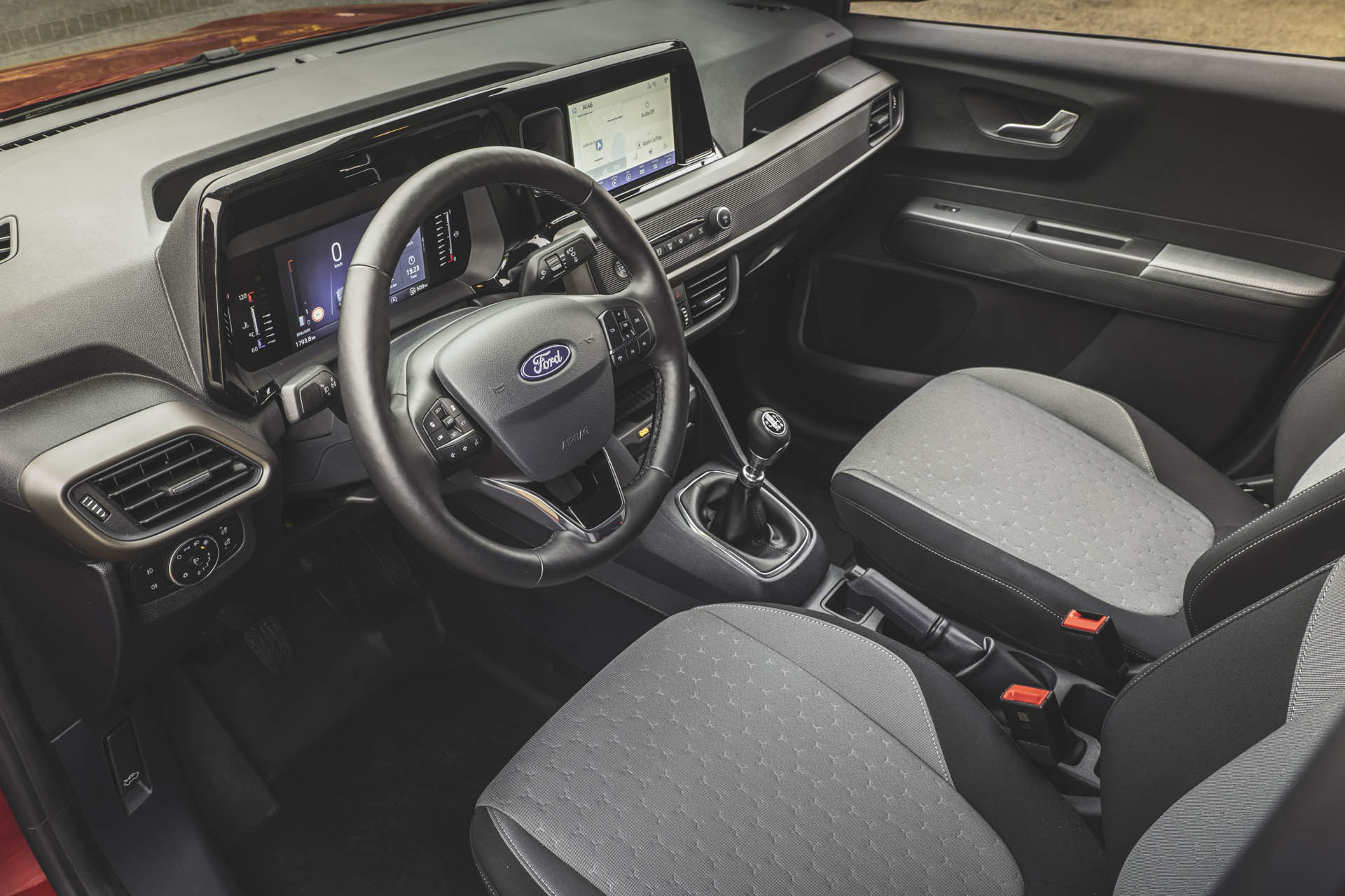 Ford Transit Courier 2024 29