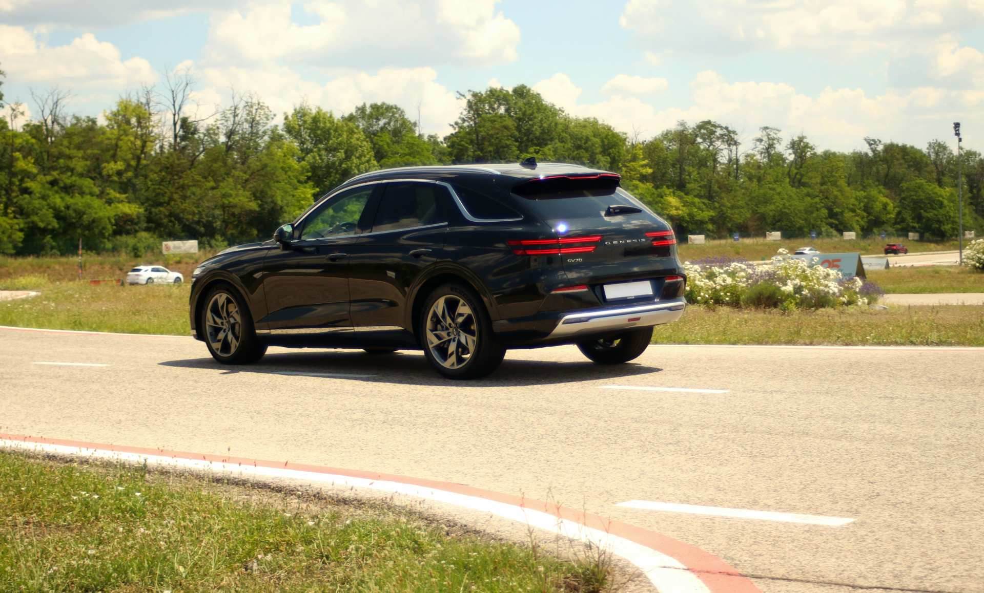 Genesis GV 70 1