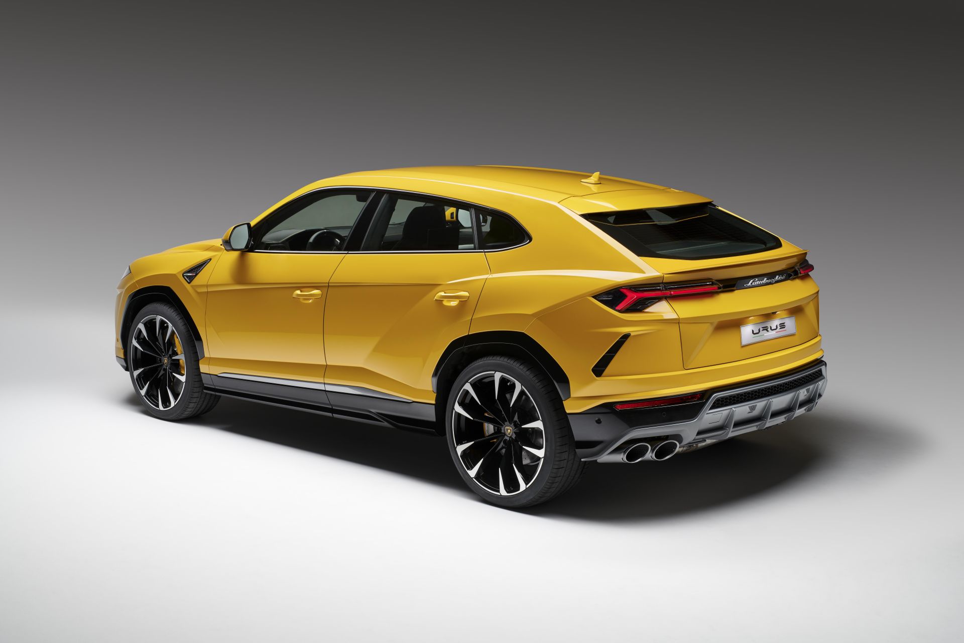 lamborghini urus 01
