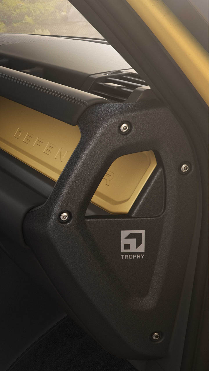 DEF 26MY TROPHY EDITION YELLOW 190625 13b