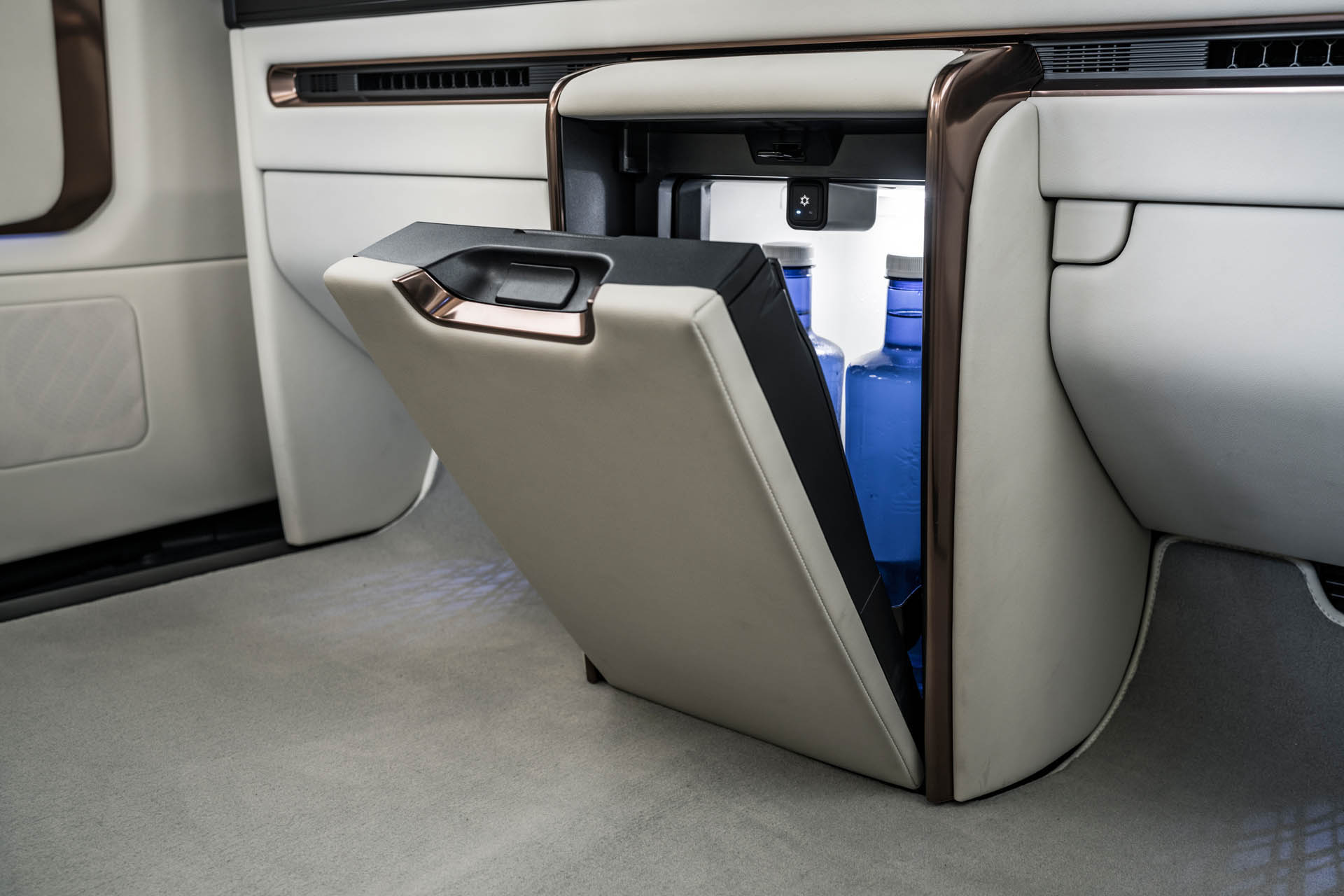 Lexus LM 35